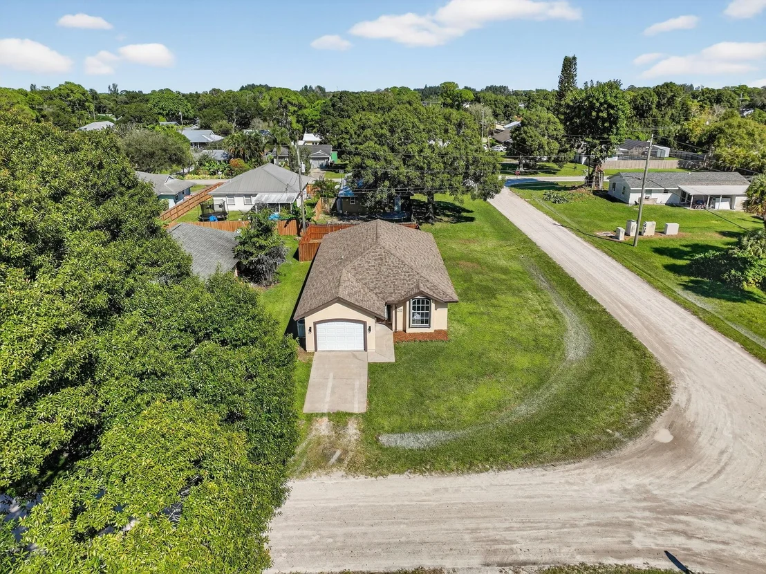 Photo of 2906 1st Road