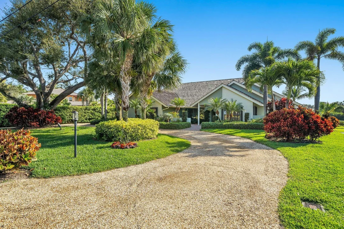 Photo of 41 SE Saddleback Road