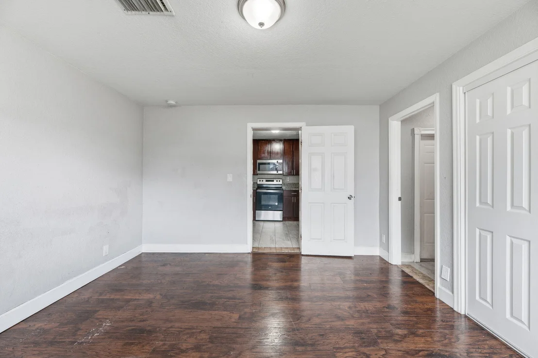 Photo of 1640 NE 32ND Place