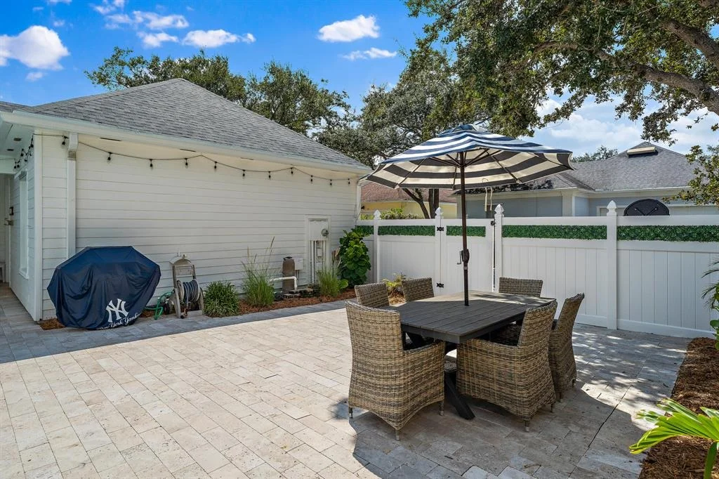 Photo of 120 Date Palm Drive