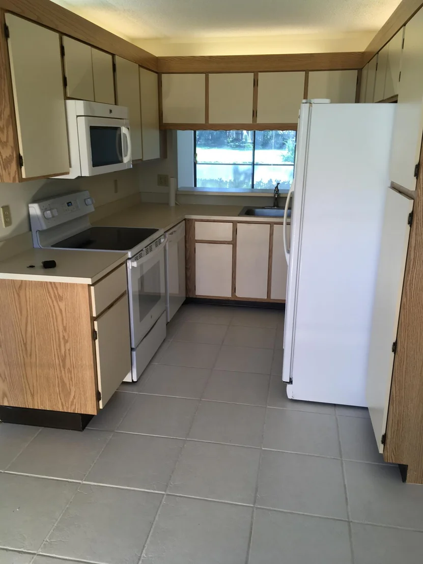 Photo of Unit E at 1001 Pinecrest Circle