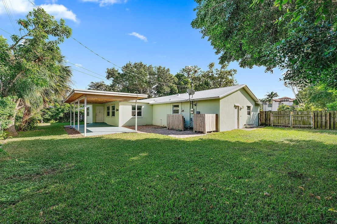 Photo of 243 W Riverside Drive