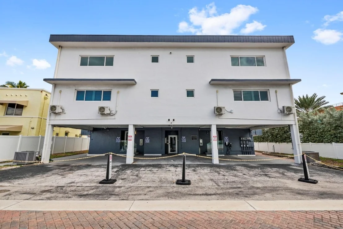 Photo of 2201 N Surf Road