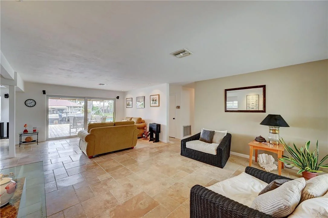 Photo of 660 SE 5th Avenue