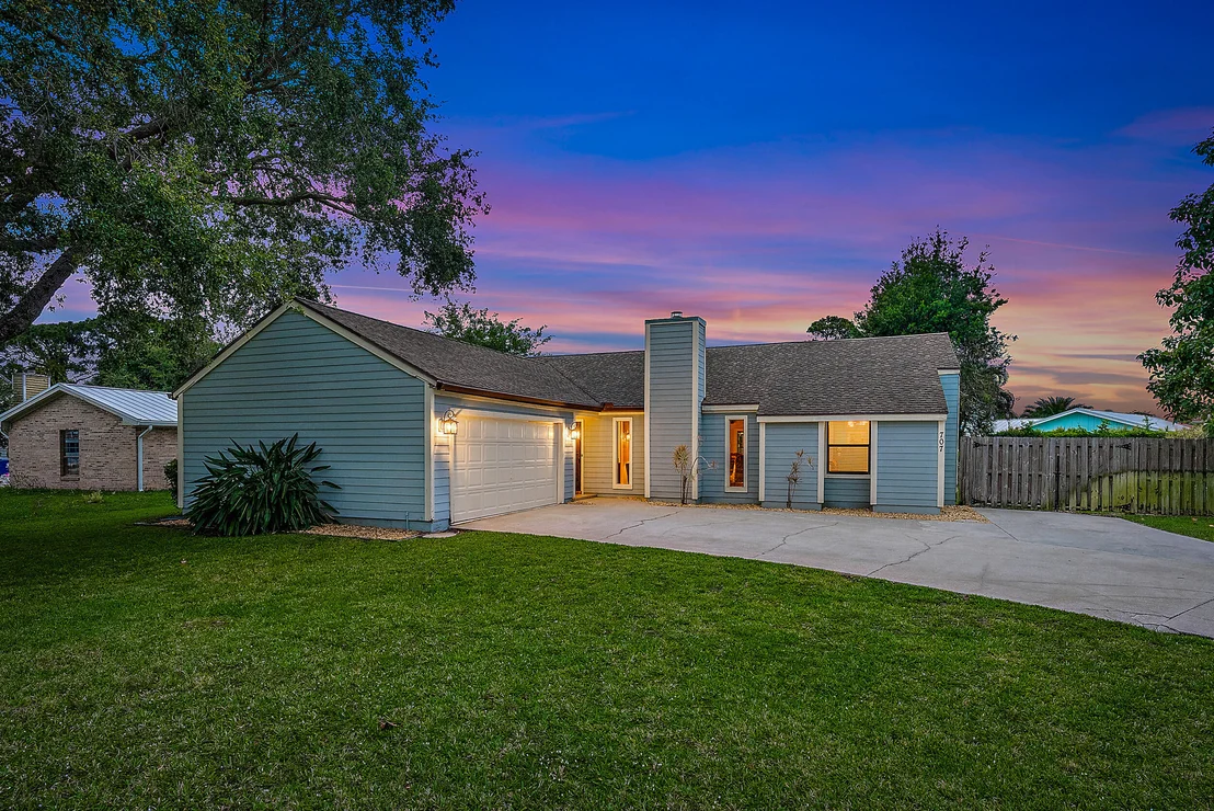 Photo of 707 Greenwood Drive
