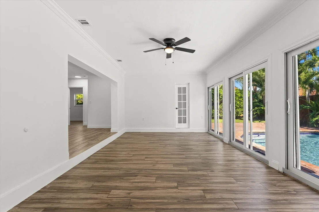 Photo of 884 NW 6th Drive