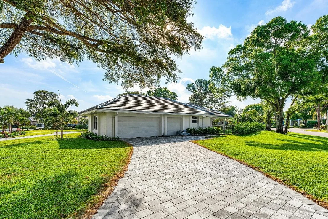 Photo of 4580 Oak Tree Court