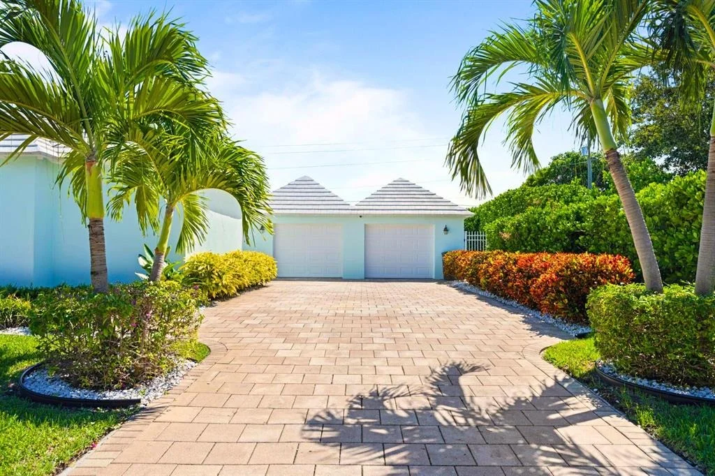 Photo of 322 Colonial Road