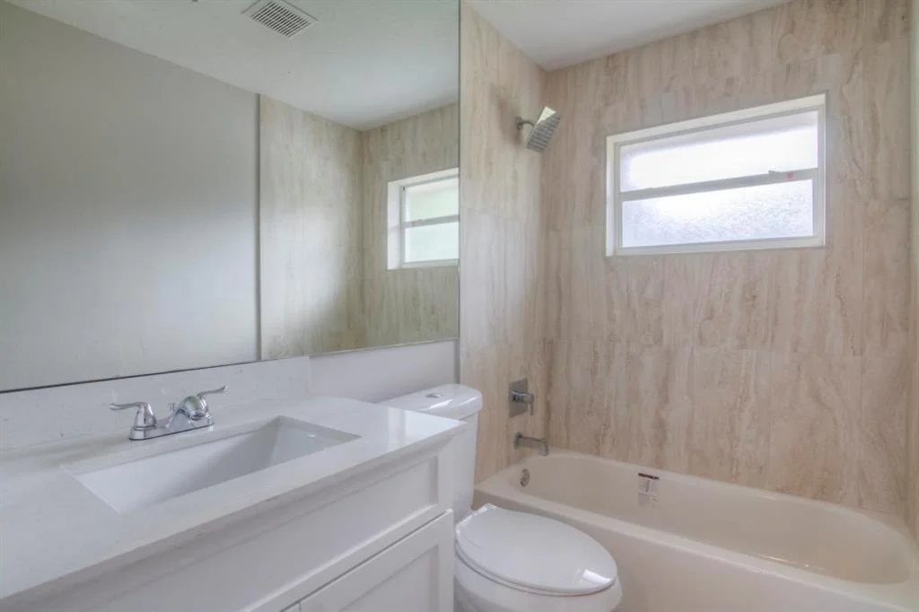 Photo of 17518 Tangerine Boulevard