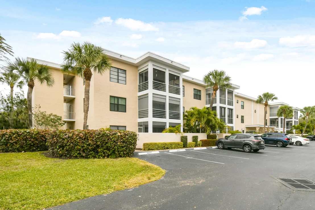 Photo of Unit 209A at 300 N Highway A1a