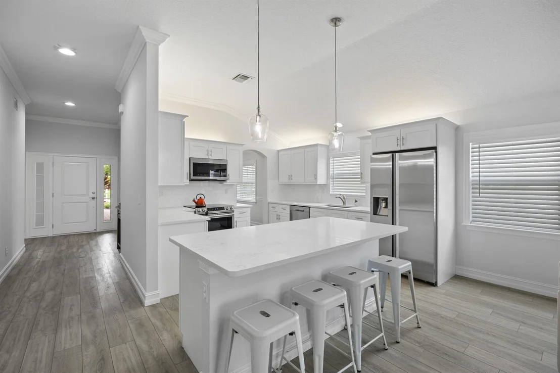 Photo of 17574 Cinquez Park Road E
