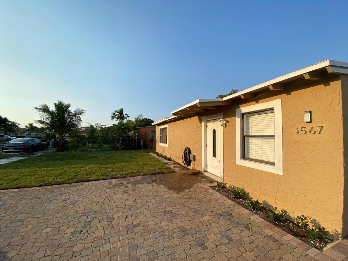 Photo of 1576 NW 3rd Way