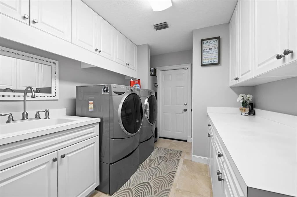 Photo of 2600 NE 33rd Street