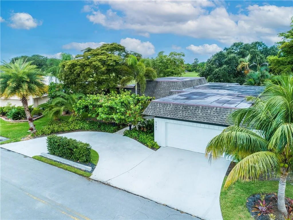 Photo of 5707 Coco Palm Drive