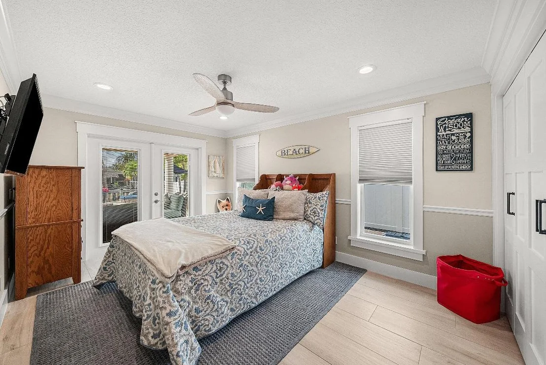 Photo of 906 Dolphin Drive