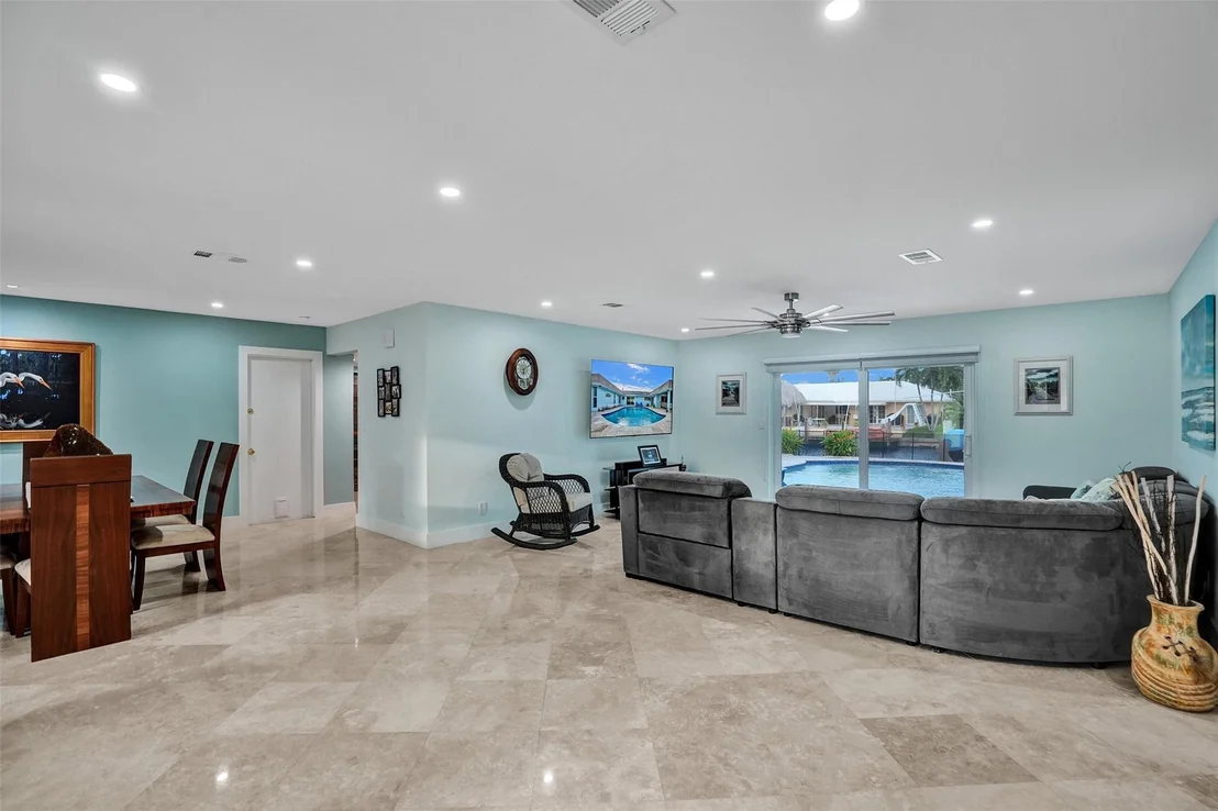 Photo of 660 SE 5th Terrace