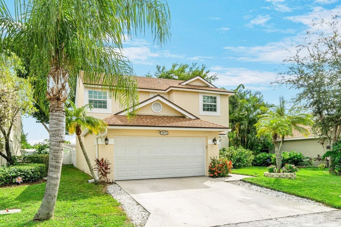Photo of 1071 Fairfax Circle W