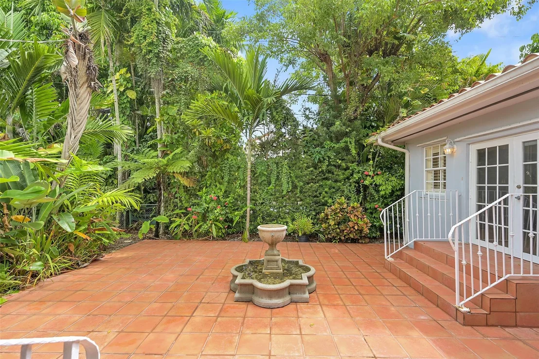 Photo of 1401 Red Road