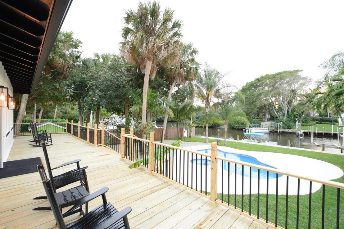 Photo of 310 SE Cardinal Way