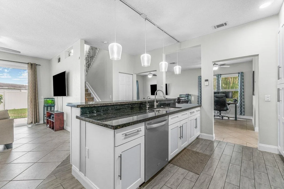 Photo of 1071 Fairfax Circle W