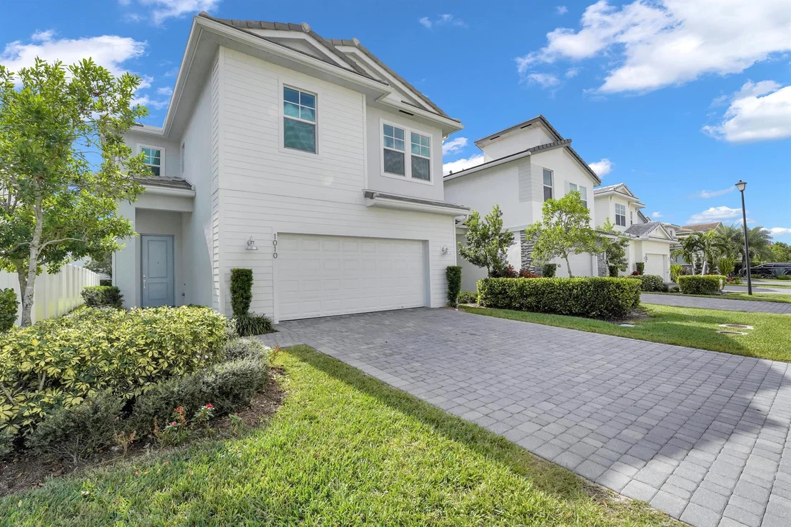 Photo of 1010 Azul Court