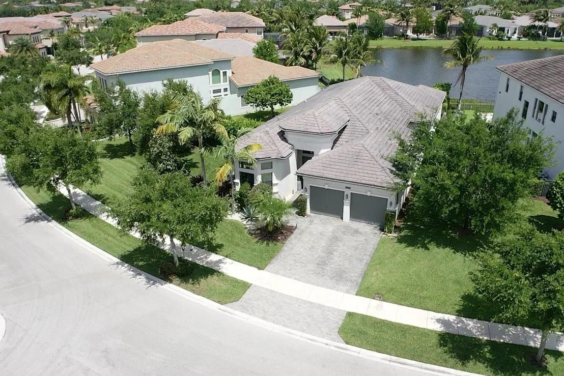 Photo of 16872 Pavilion Way