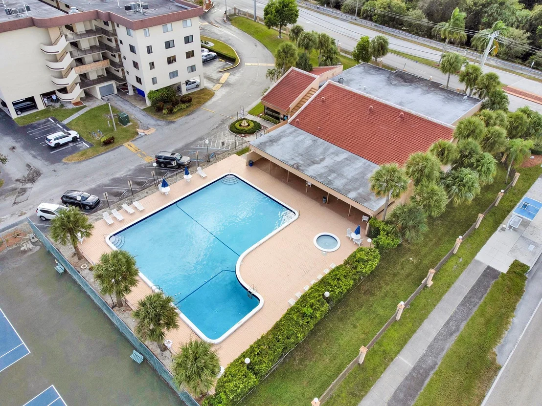 Photo of Unit 301 at 8000 Hampton Boulevard