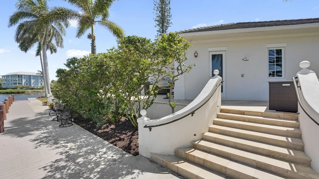 Photo of 975 Banyan Drive