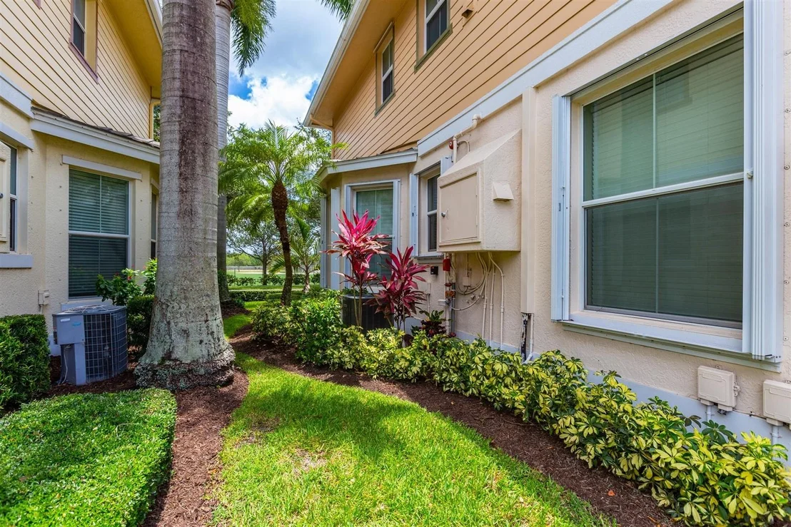 Photo of 4176 Stadium Drive
