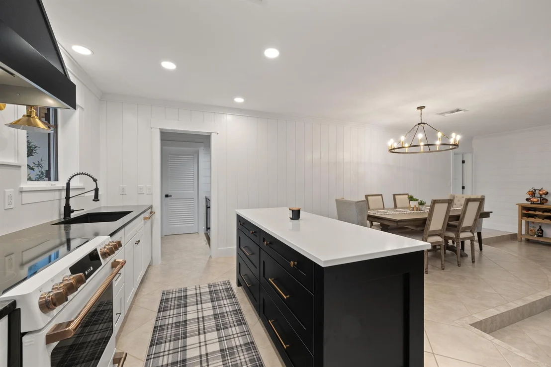 Photo of 370 Mars Avenue
