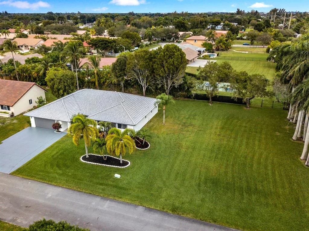 Photo of 15801 Surrey Circle