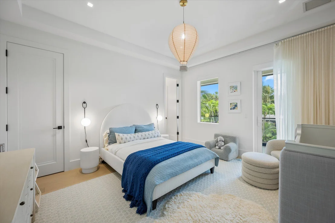 Photo of 745 Park Drive W