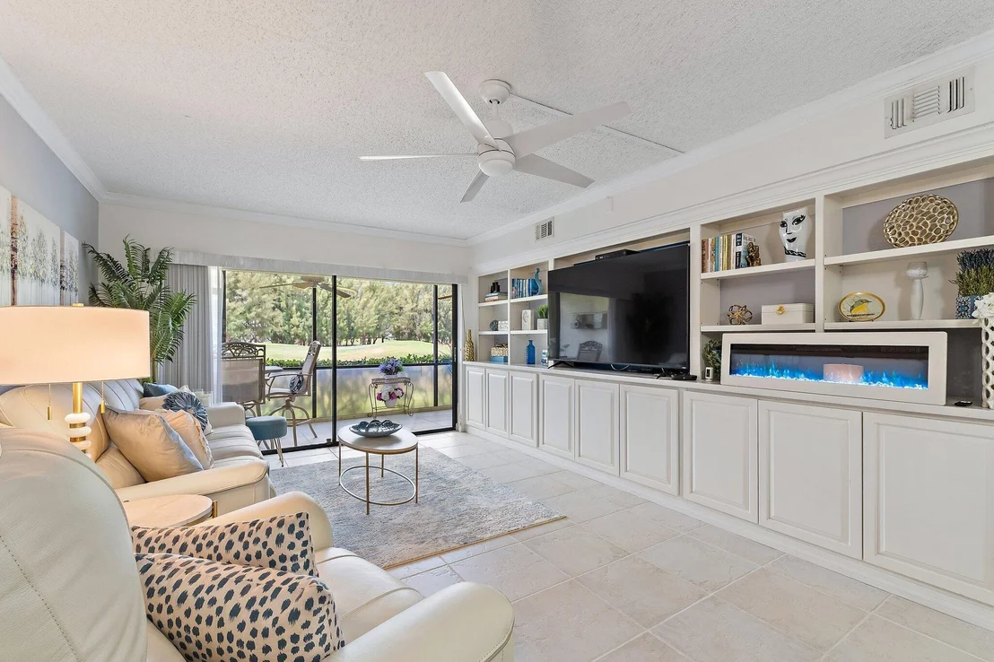 Photo of Unit F at 401 Pinecrest Circle