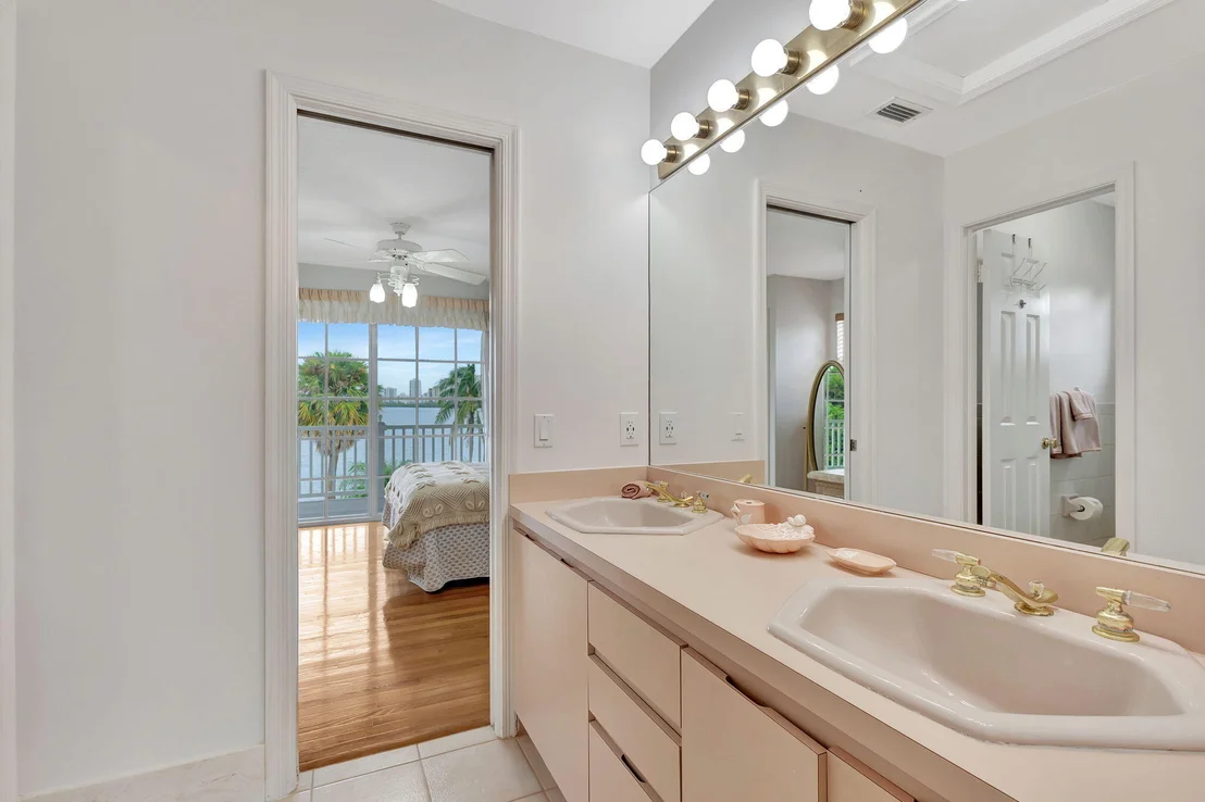 Photo of 1141 Pine Point Road