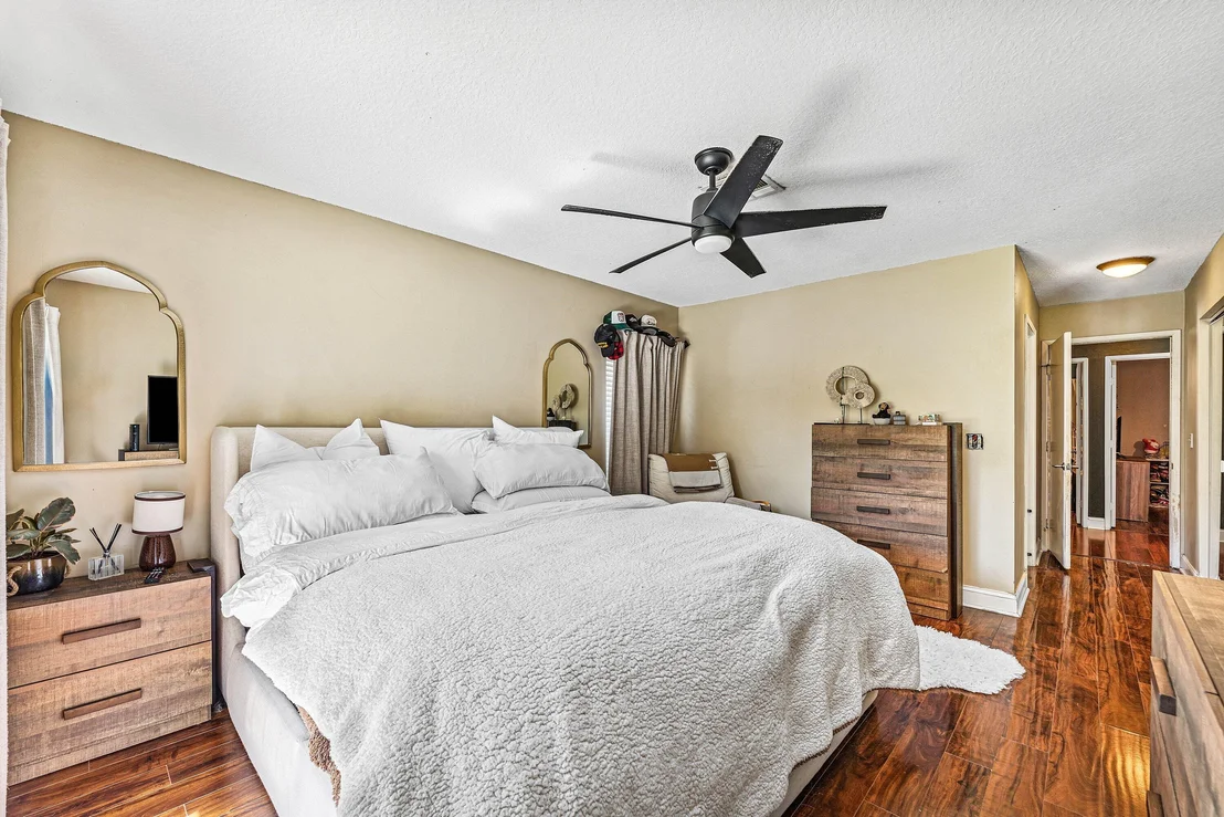 Photo of 838 NW 9th Way