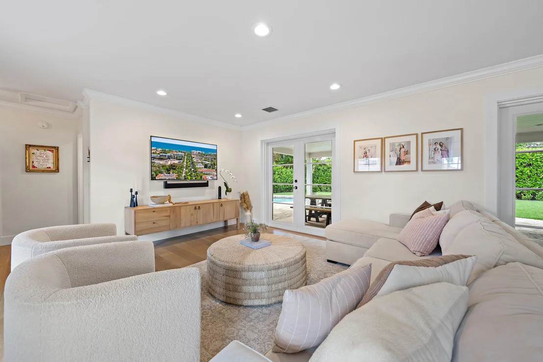 Photo of 215 Golfview Drive