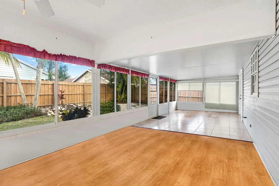 Photo of 6467 Foster Street