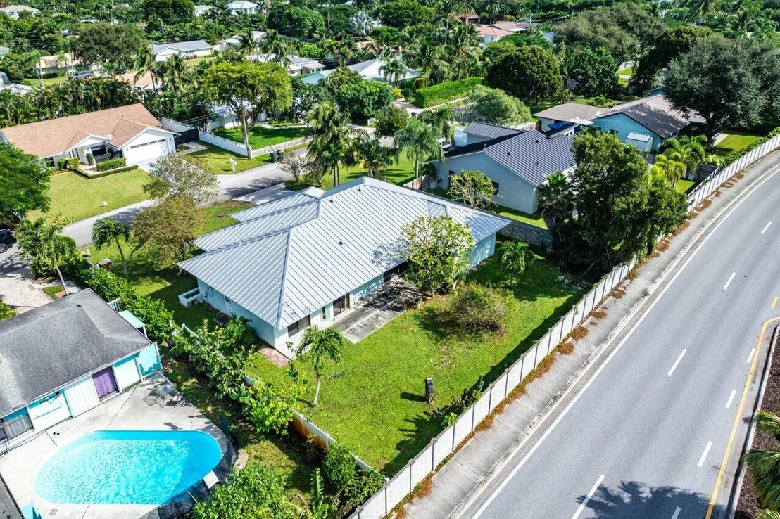 Photo of 702 Enfield Road