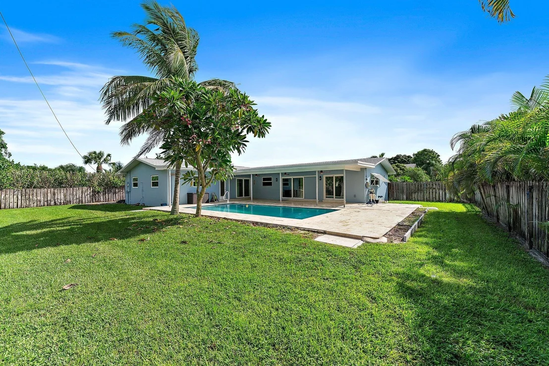 Photo of 214 Circle W