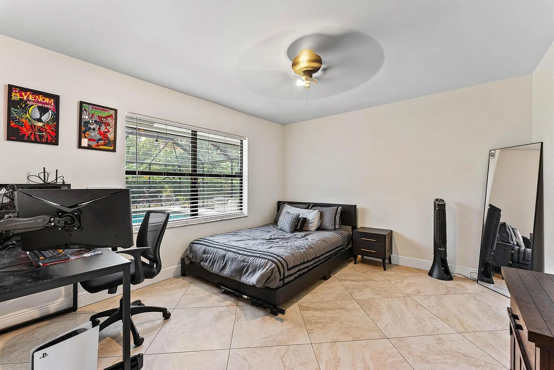 Photo of 9847 Sun Pointe Drive