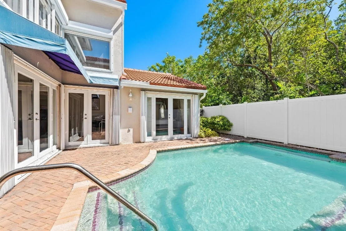 Photo of 975 Weeping Willow Way