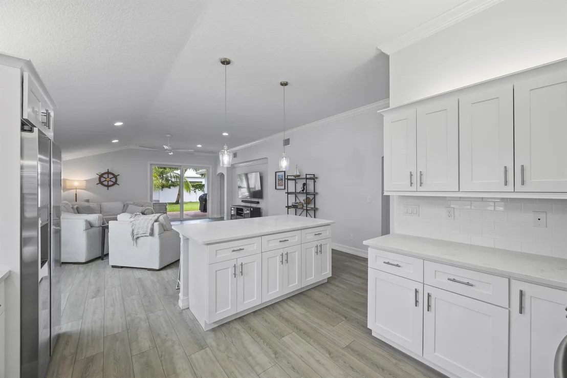 Photo of 17574 Cinquez Park Road E