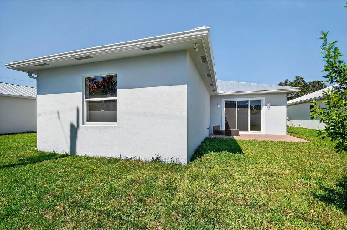 Photo of 607 N Loxahatchee Drive