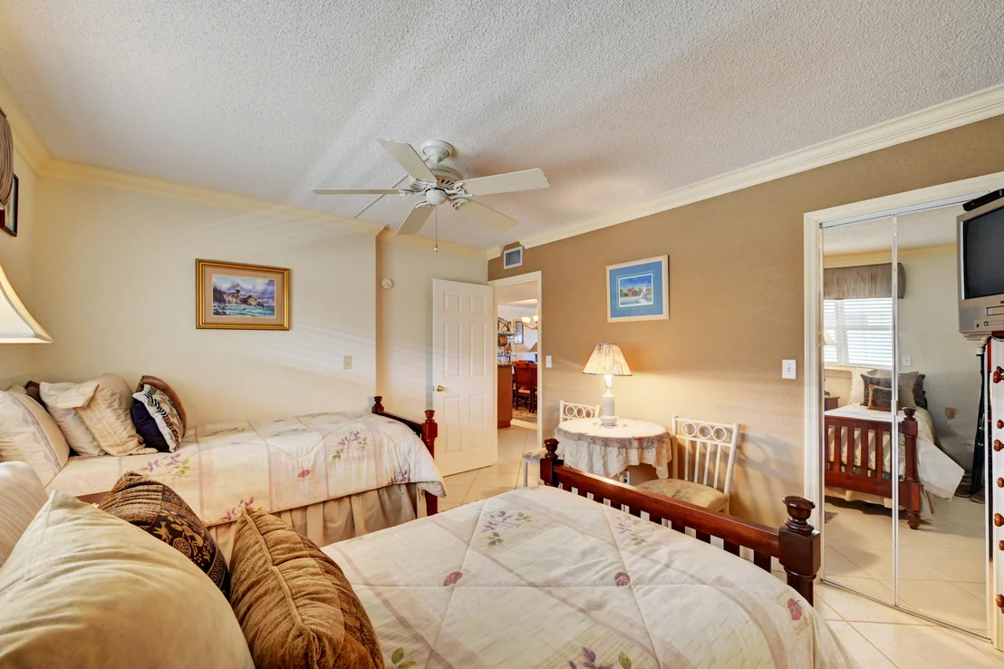 Photo of Unit 708 at 401 Briny Avenue