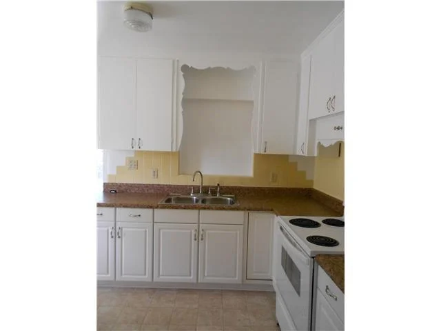 Photo of 1127 Colonial Road
