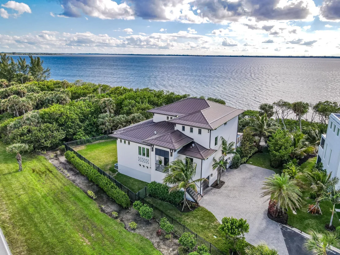 Photo of 7683 Pelican Pointe Drive
