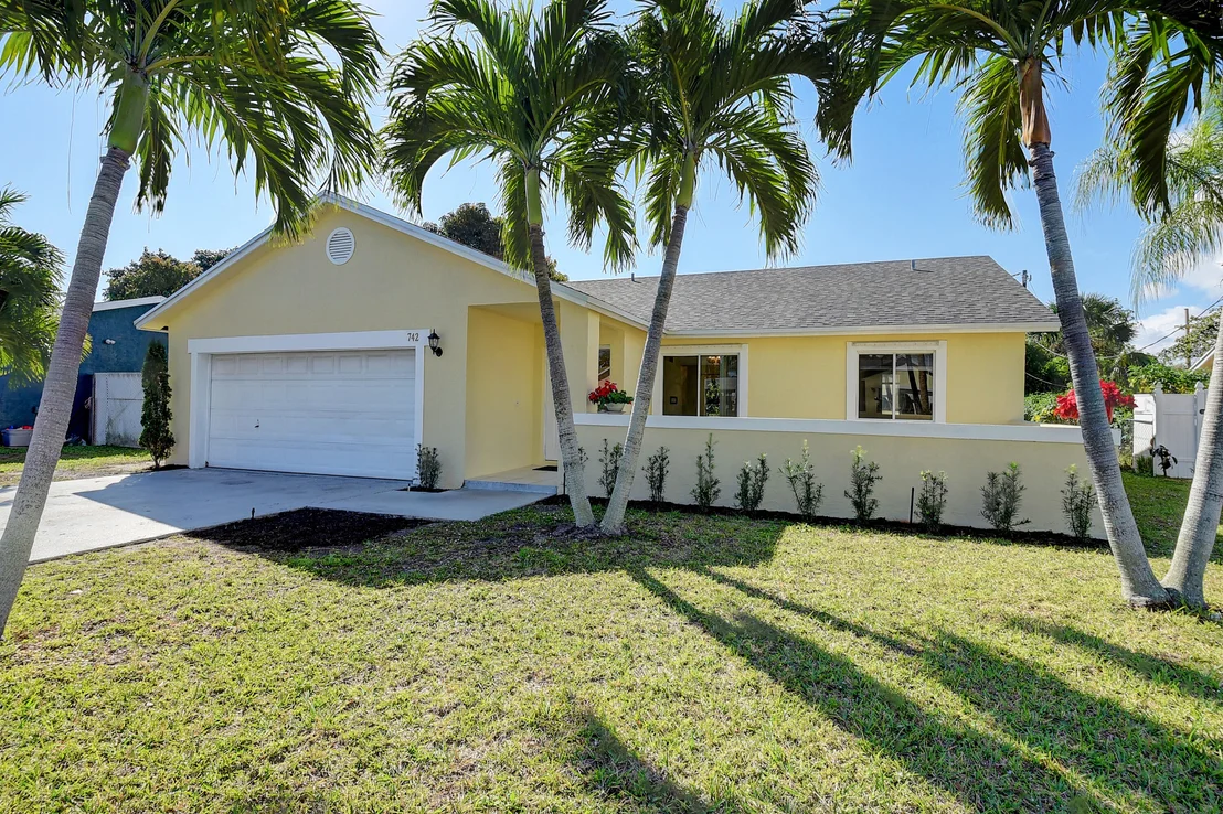 Photo of 742 W Ocean Drive