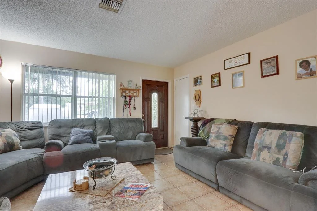 Photo of 5604 1st Road