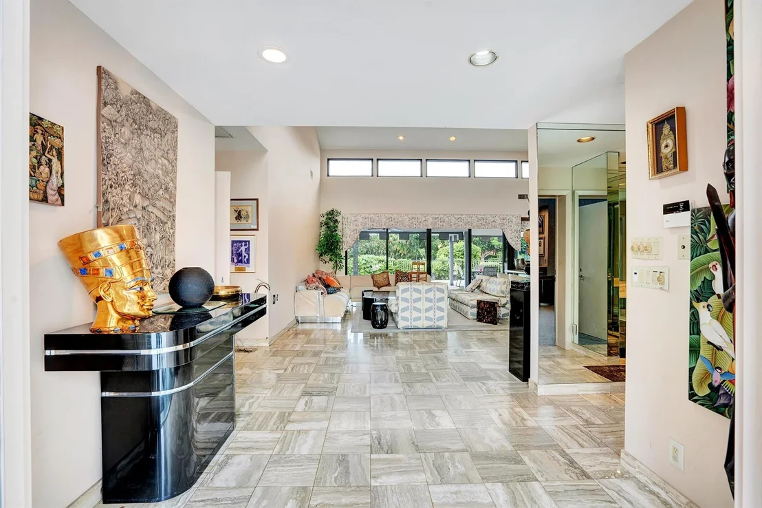 Photo of 3899 Live Oak Boulevard