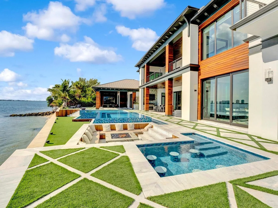 Photo of 712 Lakeside Circle